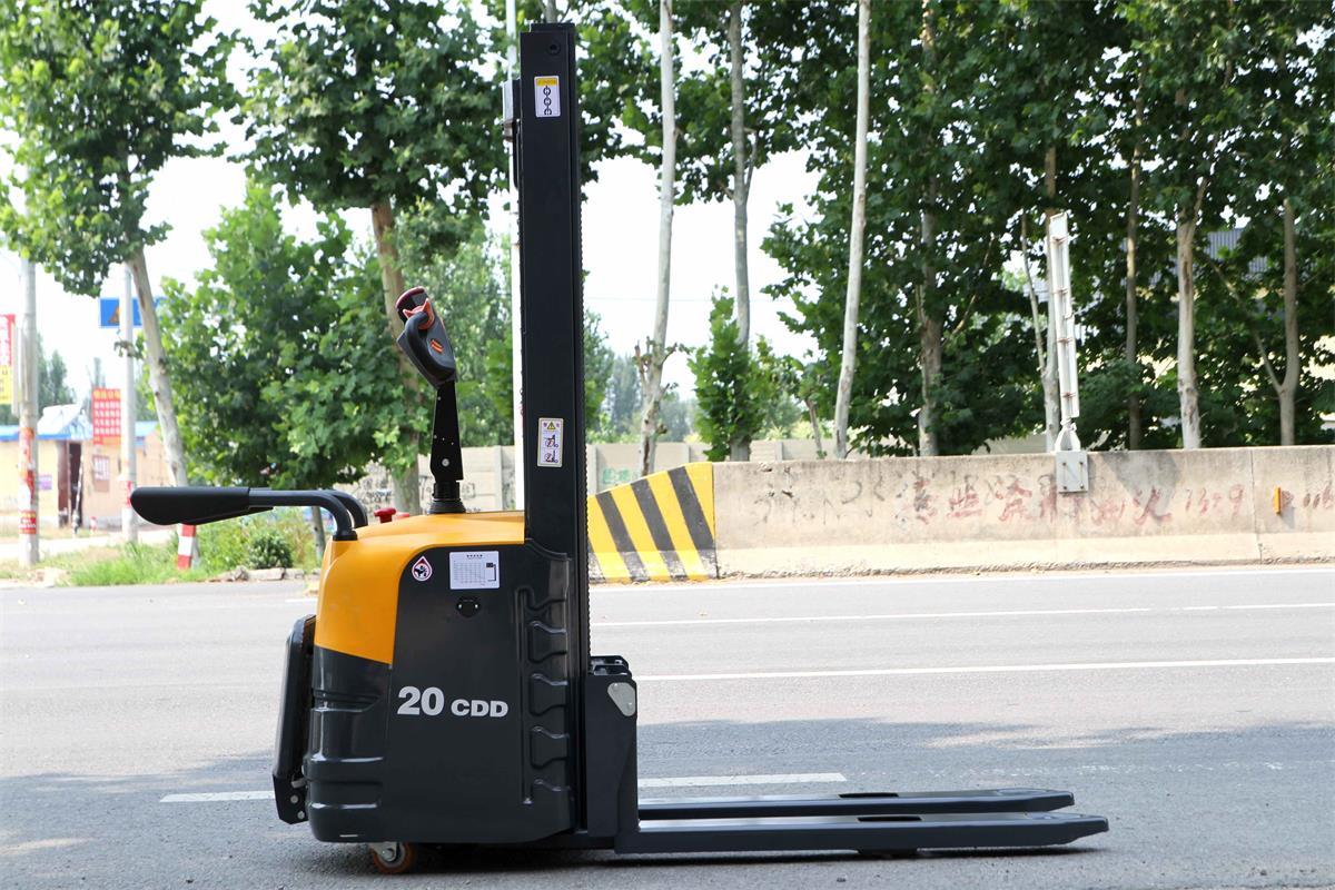 Apa jenis mesin yang disebut stacker itu?