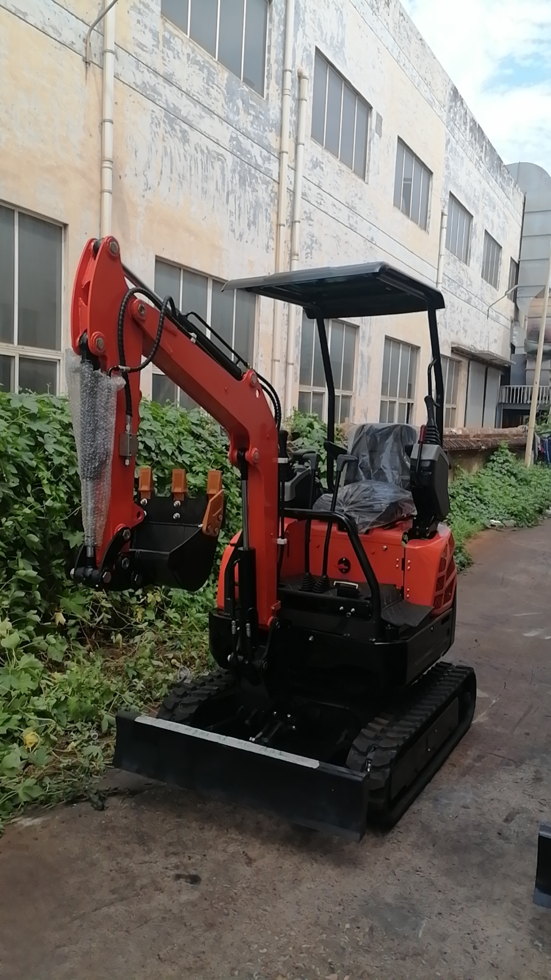 Mini excavator  packaging completed and sent to Australia