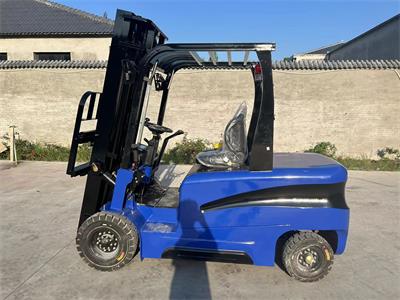 A customized electric forklift sent to Canada
