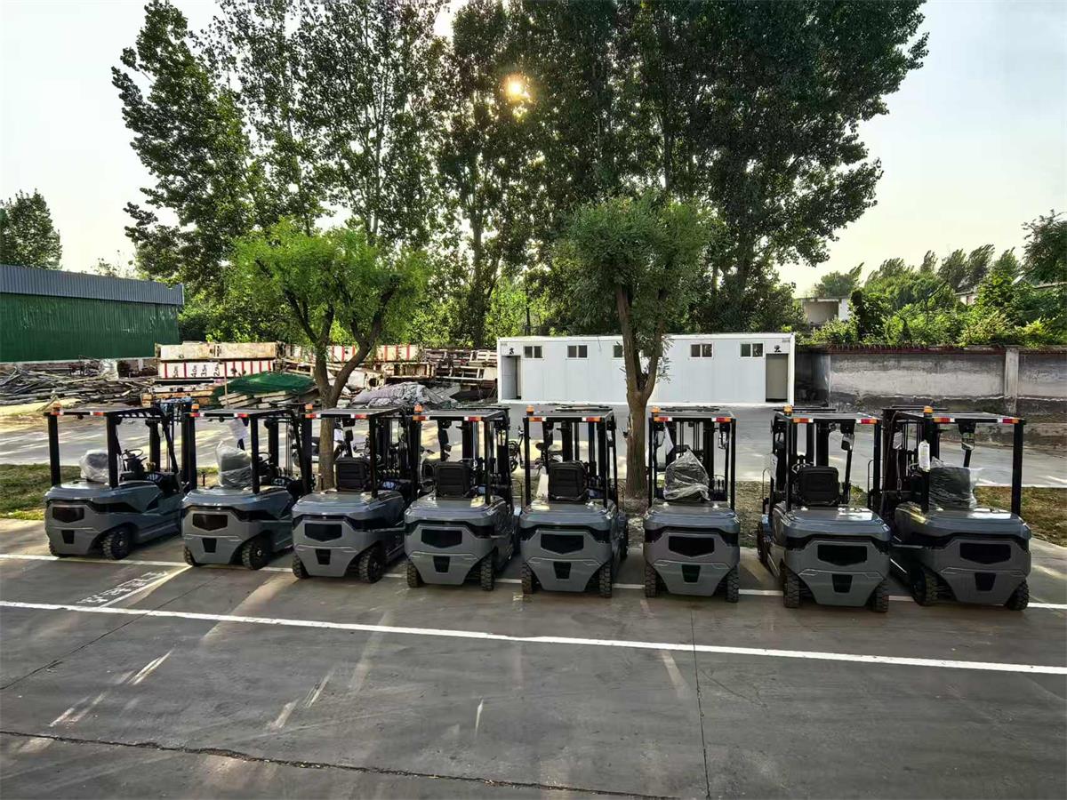 electric forklift-3.jpg