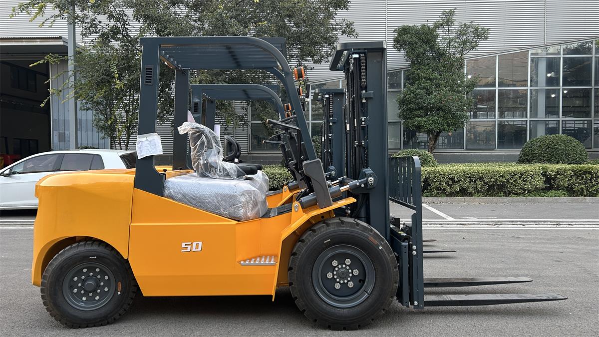 electric forklift-5.jpg