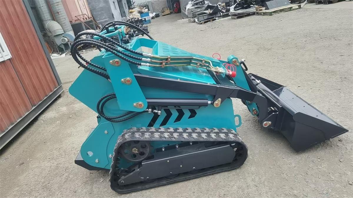 Un caricatore con ruote motrici è una macchina compatta