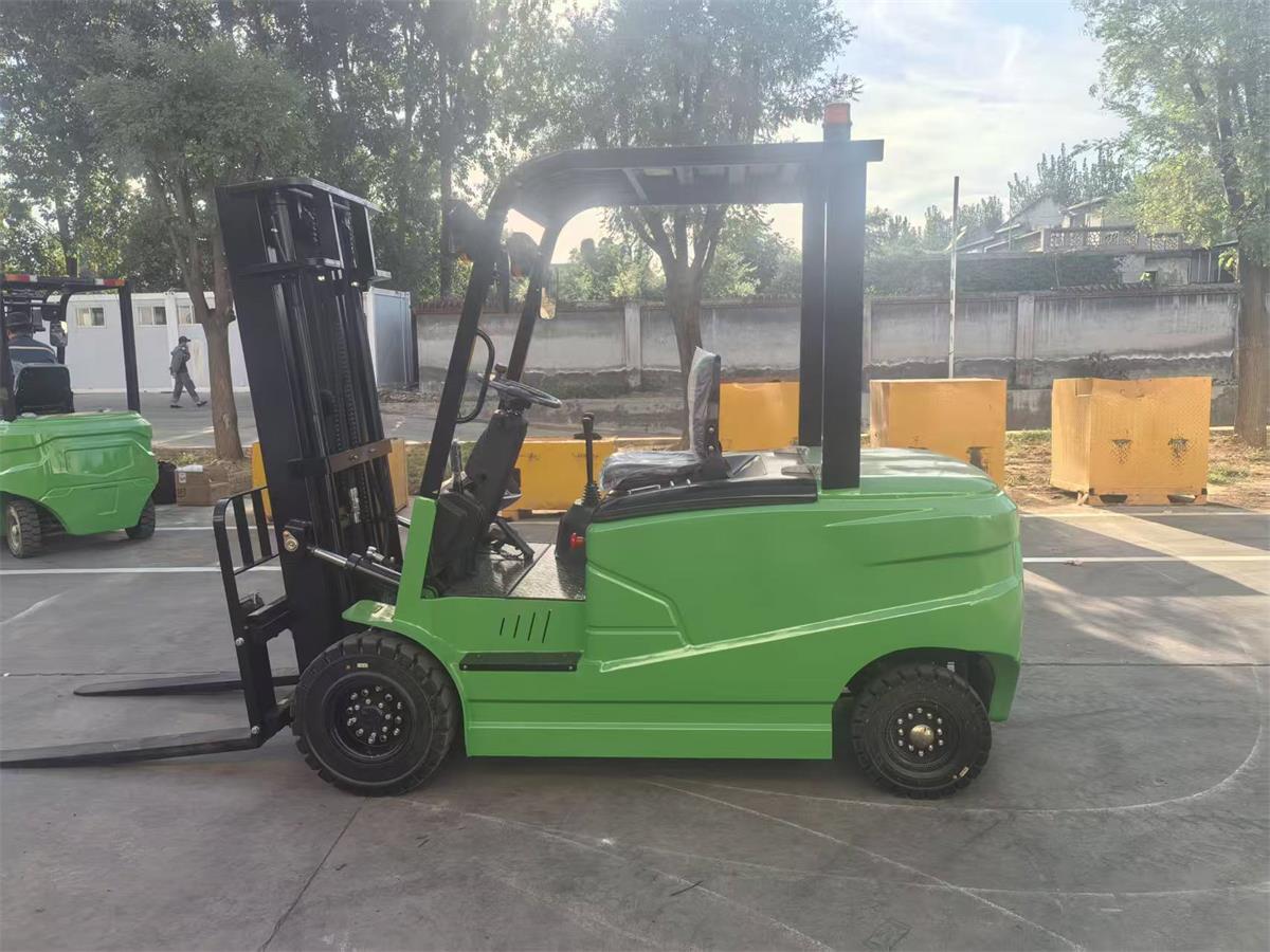 electric forklift-1.jpg