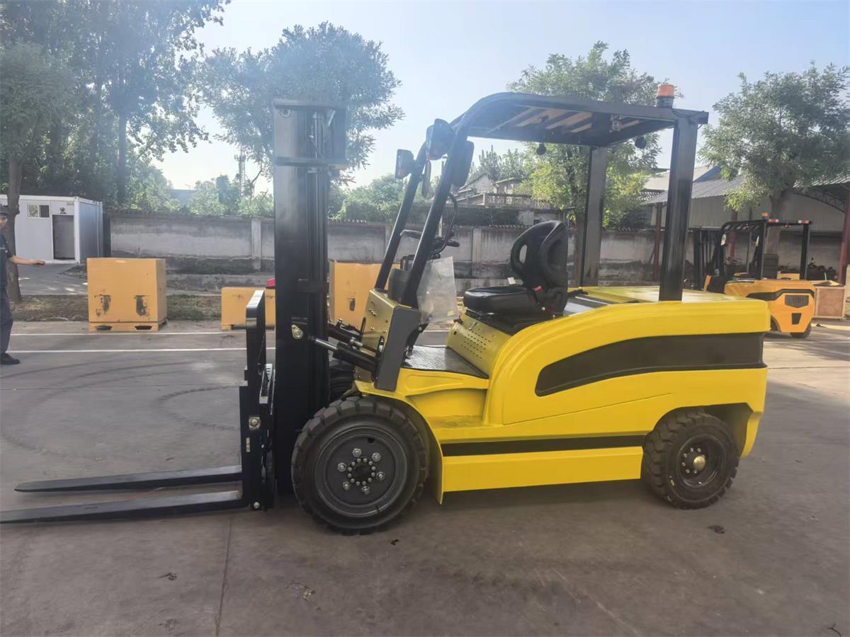 electric forklift-3.jpg