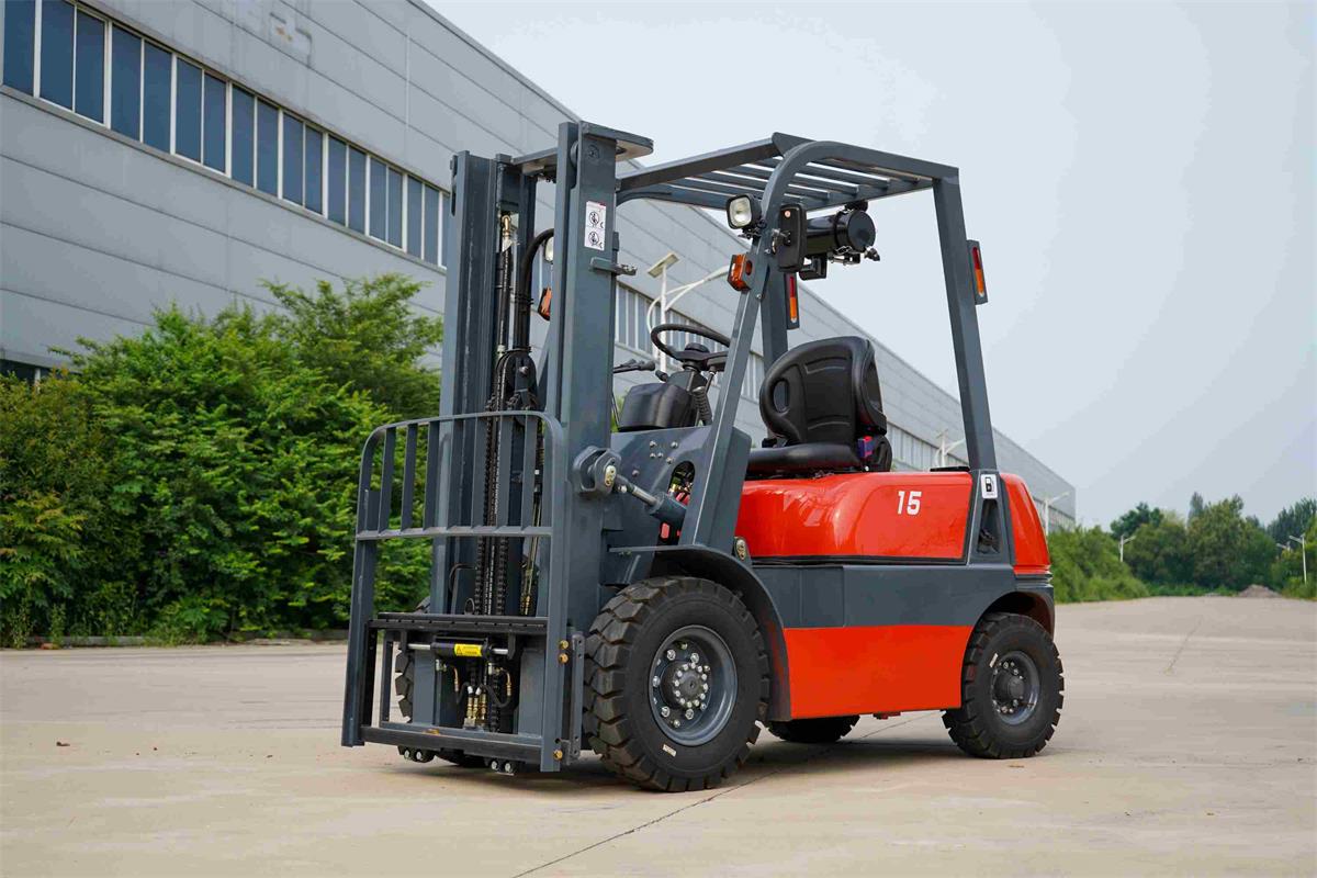Mengapa semakin banyak orang menyukai forklift listrik?