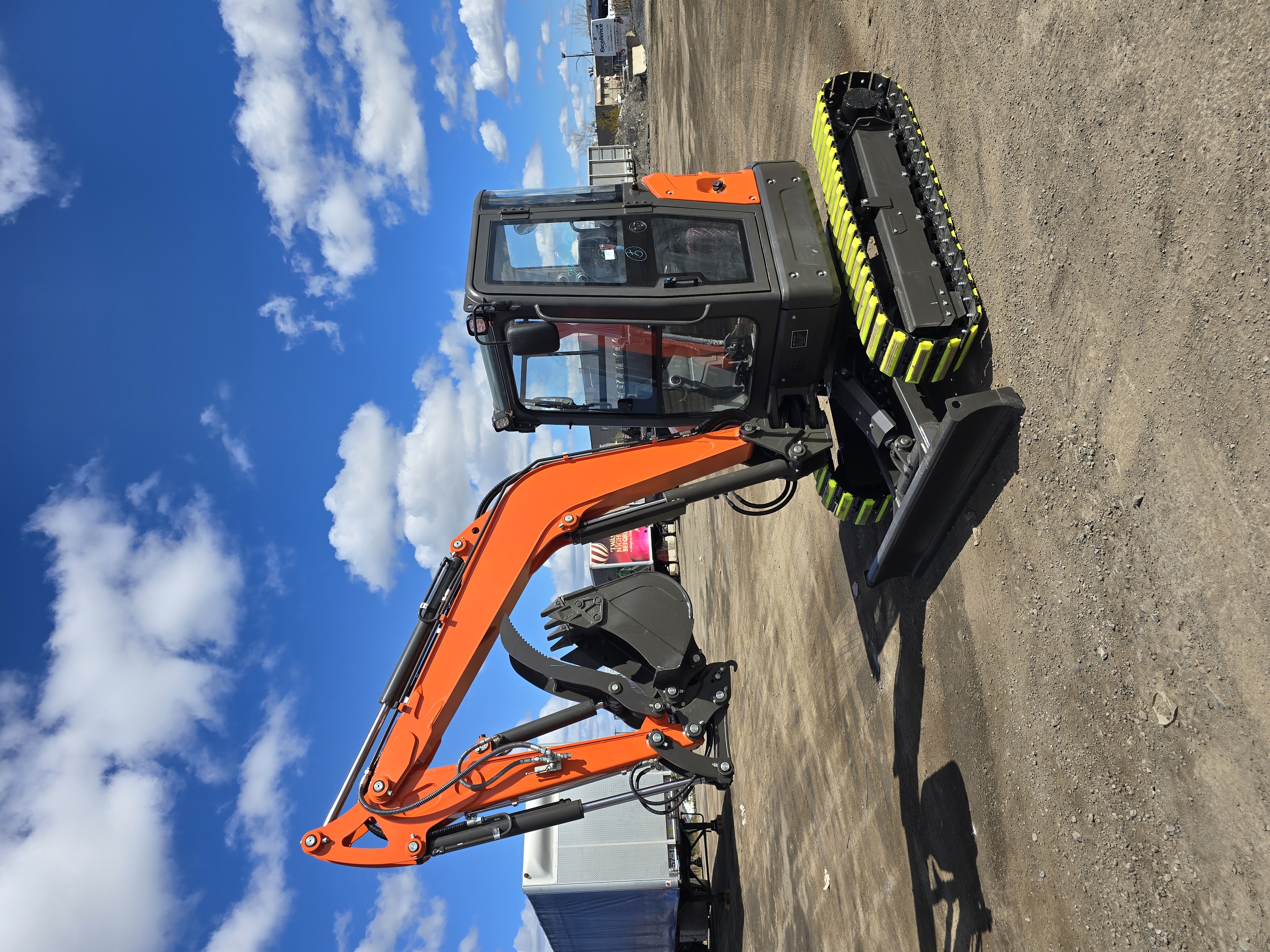 25 ton mini excavator  powerful precise  built to work-1