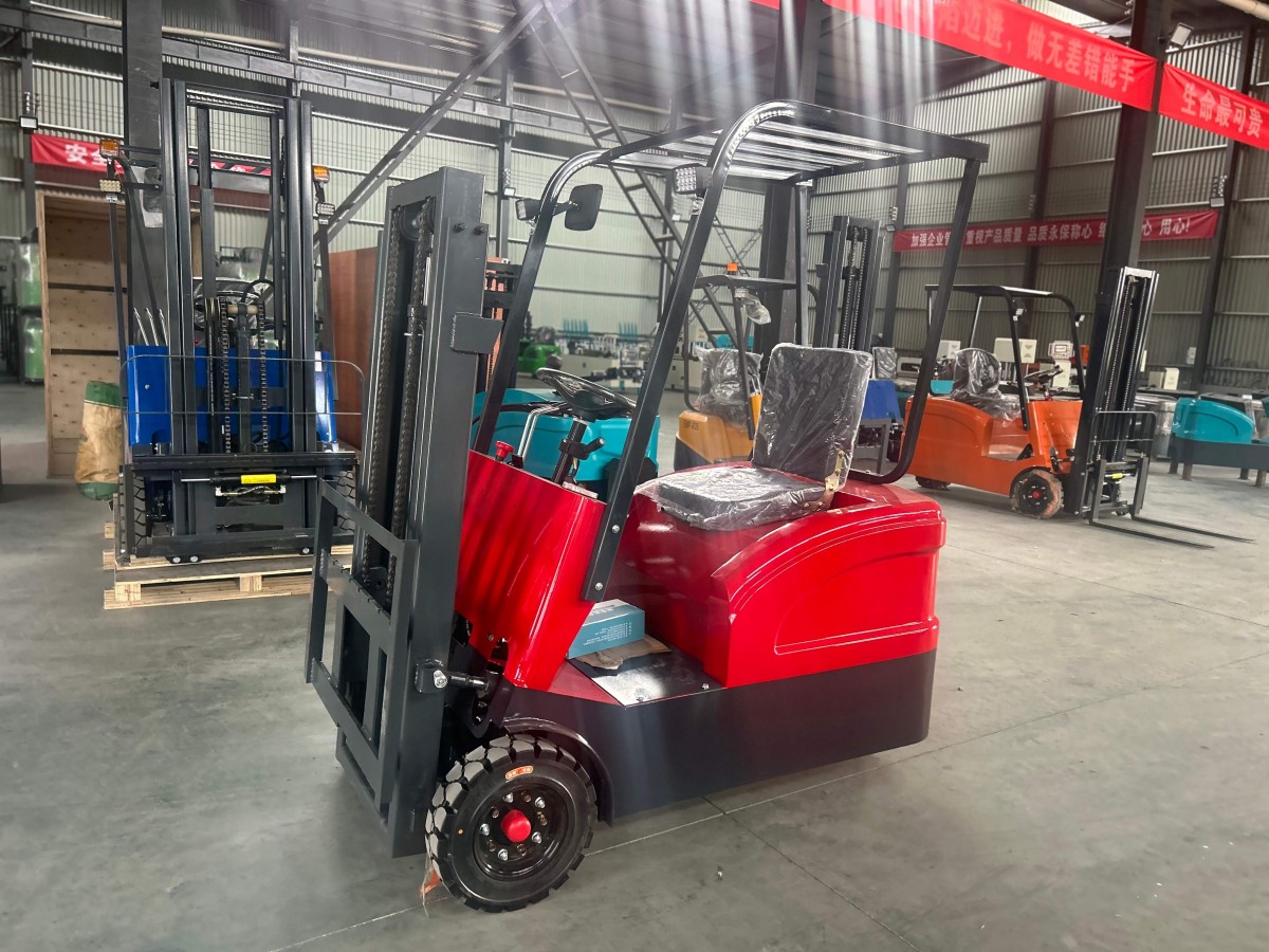 electric forklift-2.jpg