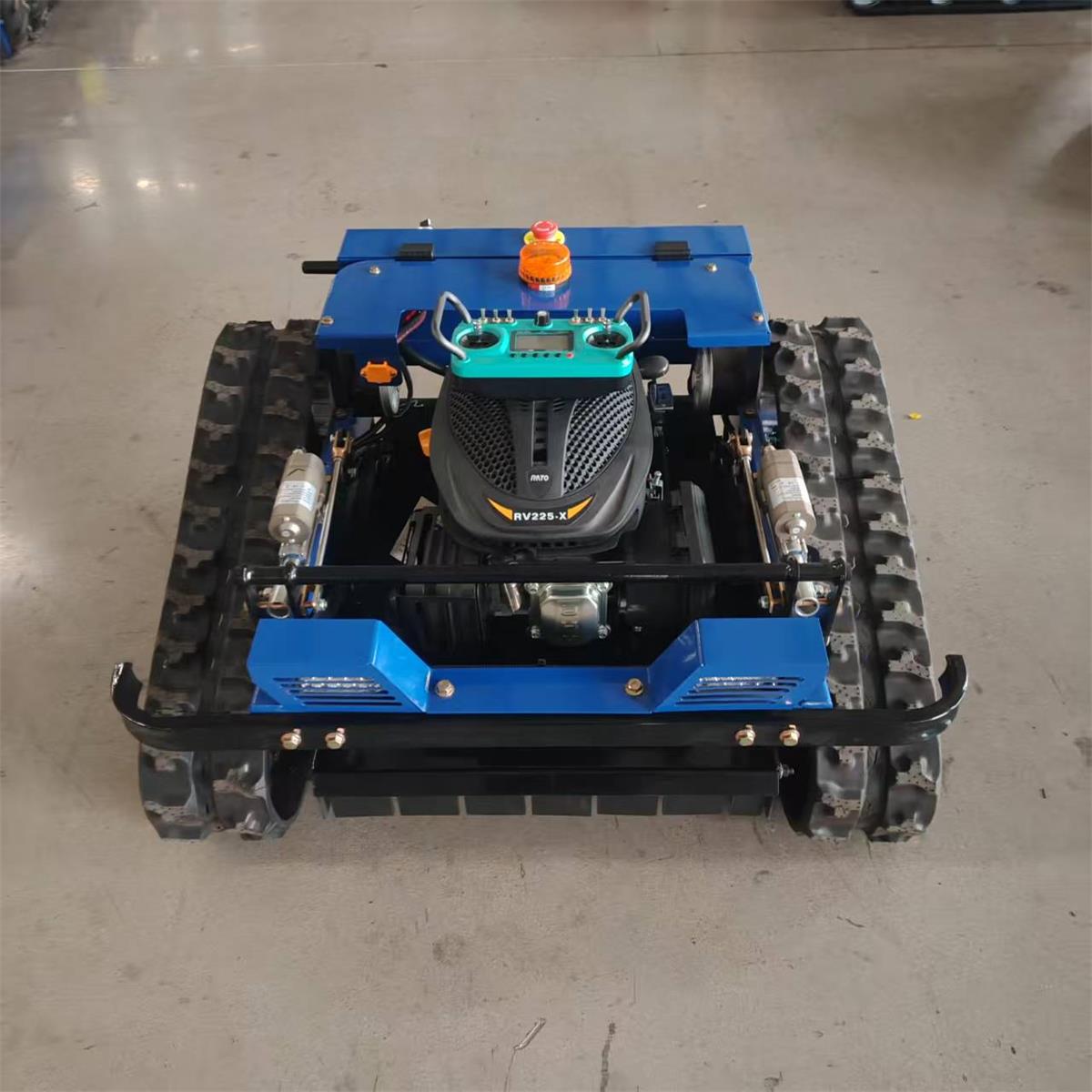Ang mga benepisyo ng mga remote-controlled na lawn mower ay: