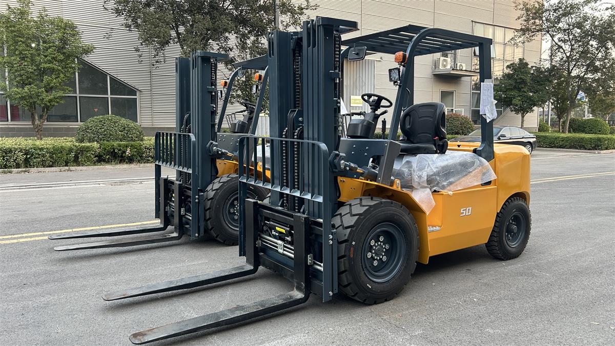 electric forklift.jpg