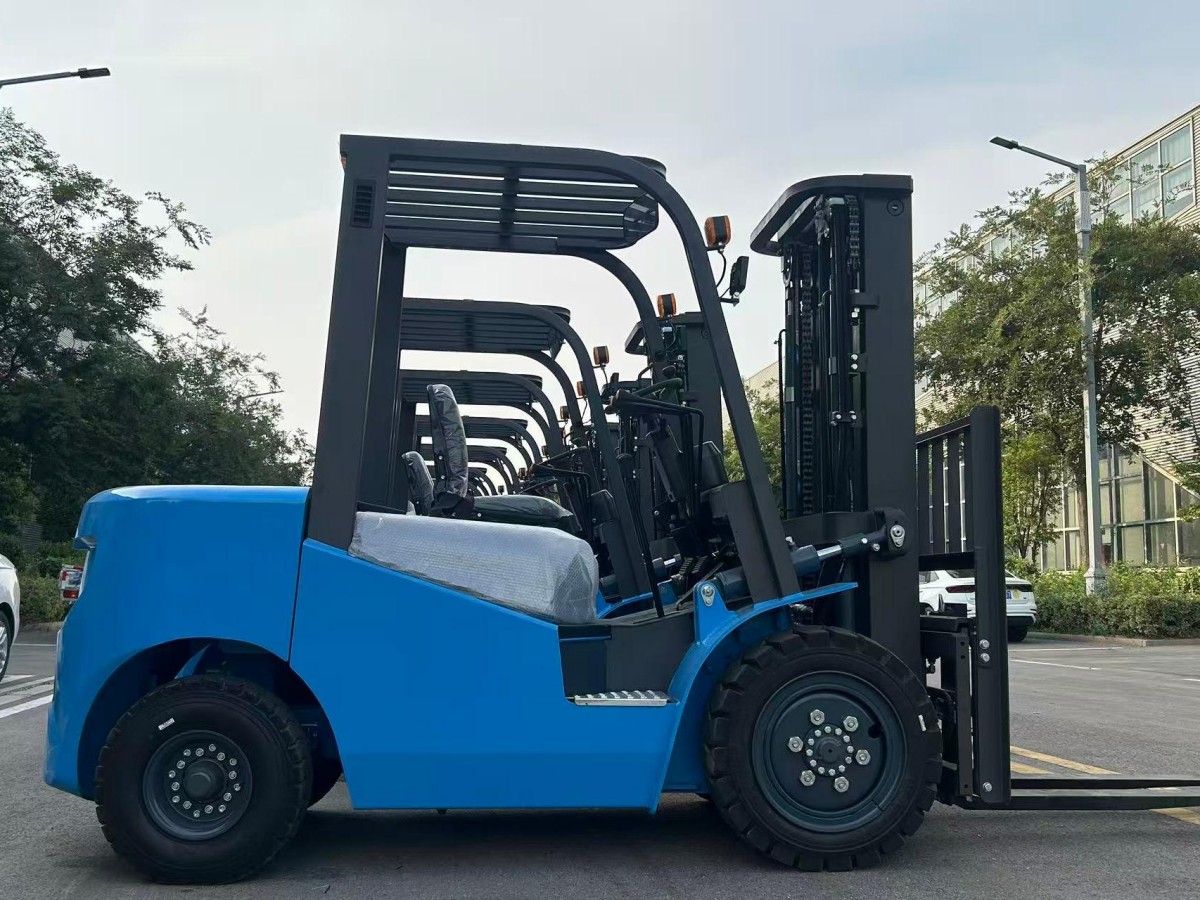 electric forklift.jpg