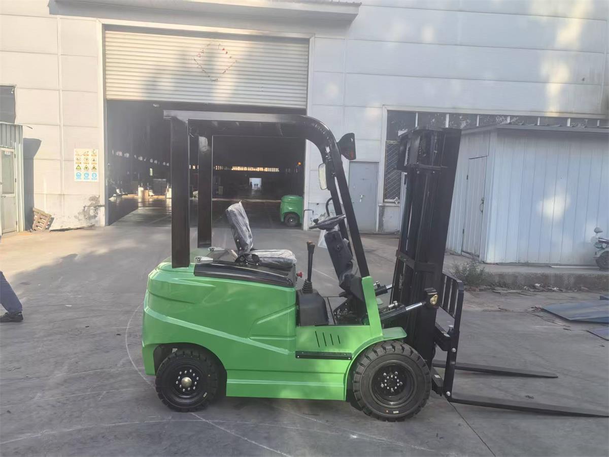electric forklift-2.jpg