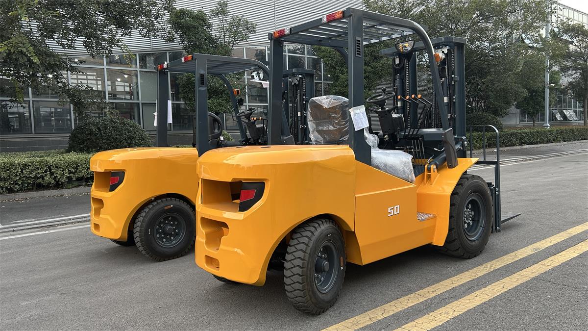 electric forklift-4.jpg