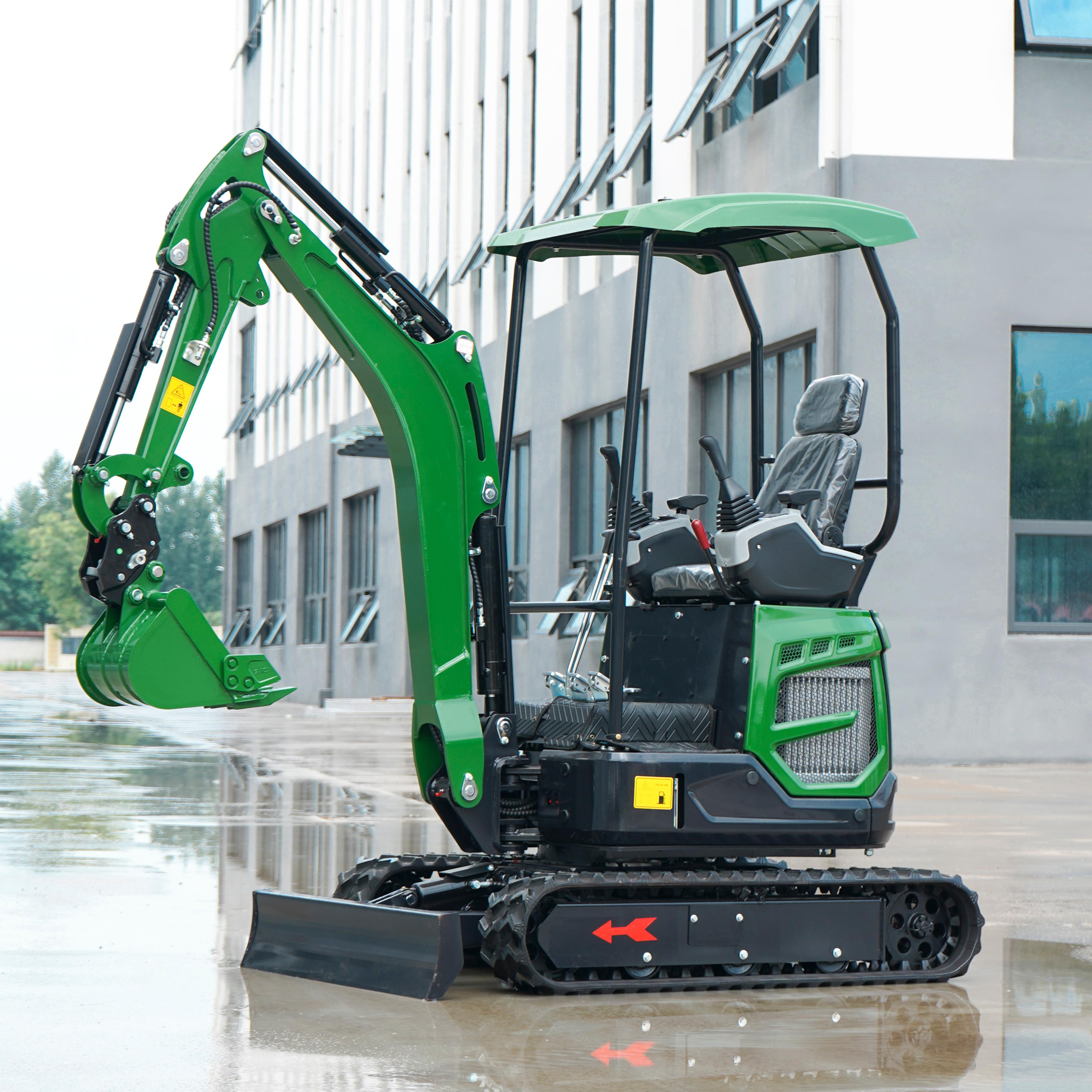 1.8 Ton Mini Digger for Greenhouse Backyard Mini Crawler Excavator Rubber Track Compact China Machinery