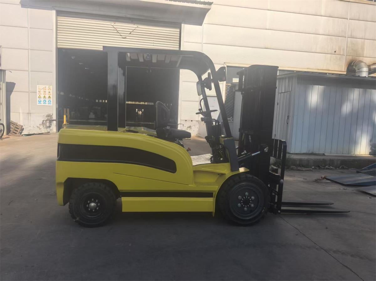 electric forklift-2.jpg