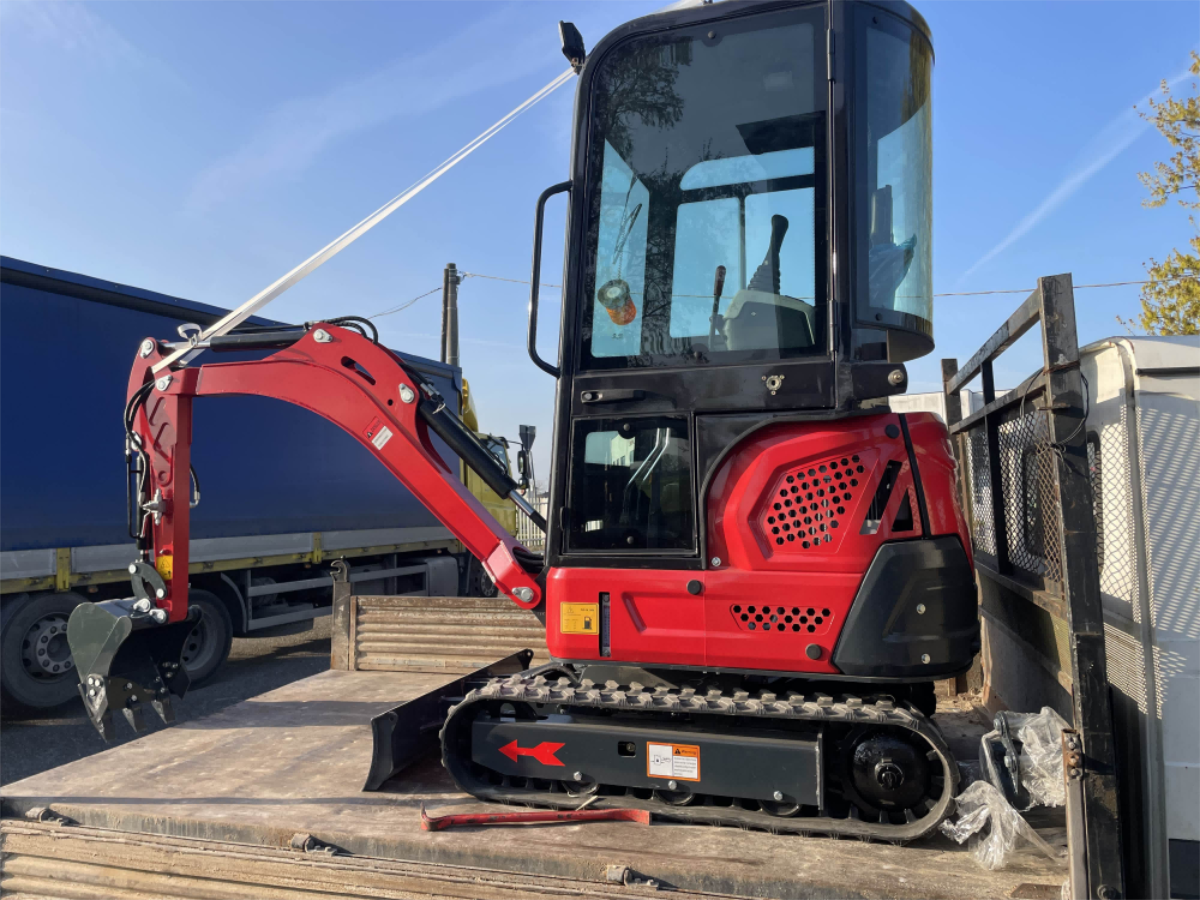 The Italian customer's experience with the excavator