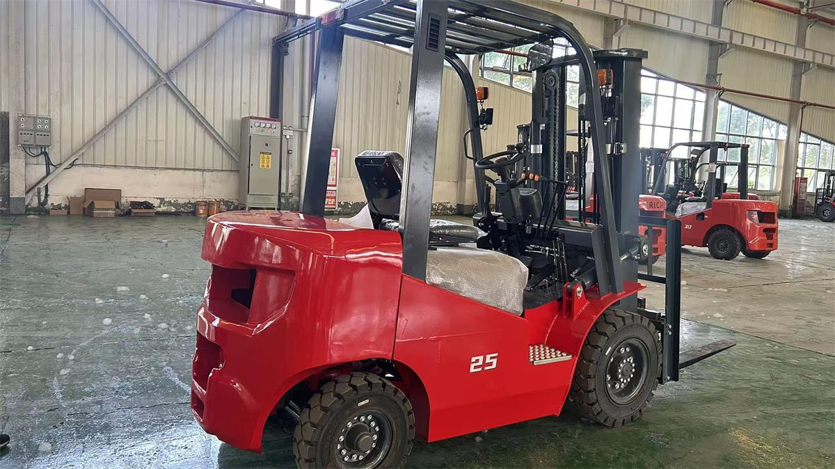 electric forklift.jpg
