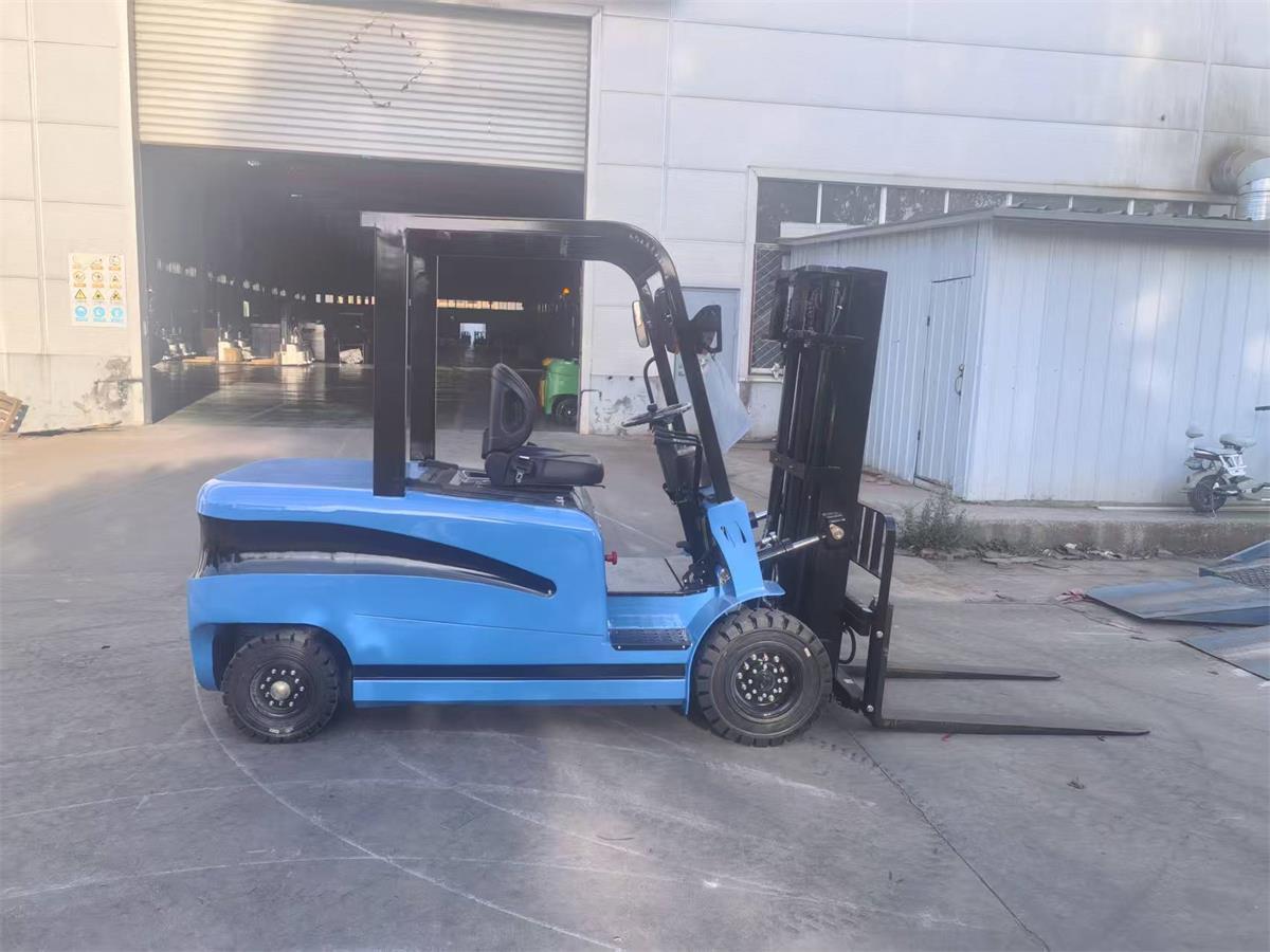 electric forklift-4.jpg