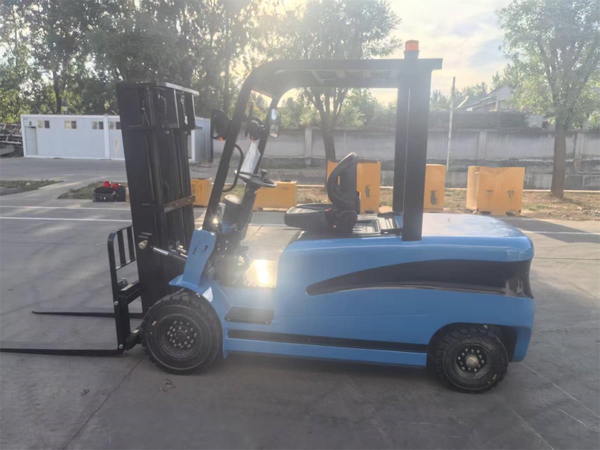 electric forklift-5.jpg