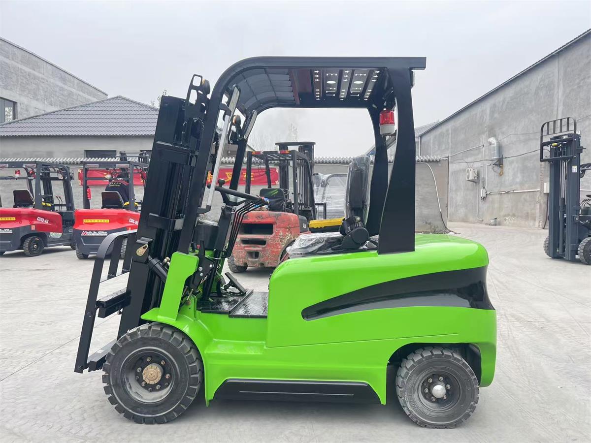 Xe nâng điện tùy chỉnh màu xanh lá cho xuất hàng