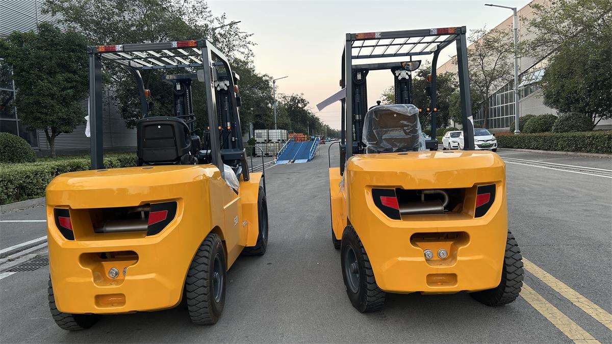 electric forklift-3.jpg
