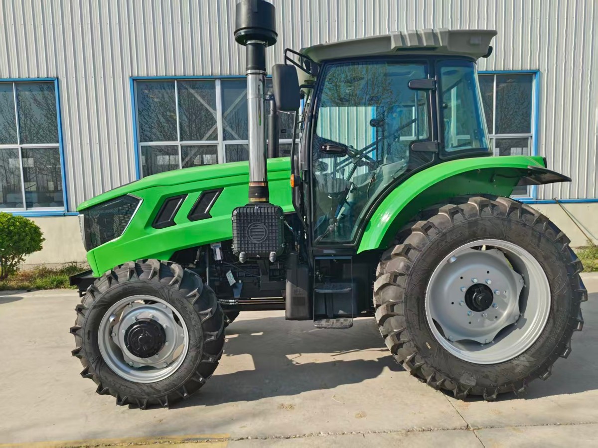 tractor(f43fb8c537).jpg