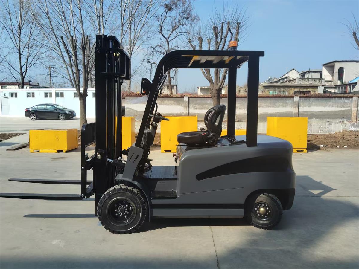 New Trends in the Electric Forklift Industry: Intelligent, Quiet, and Long Battery Life