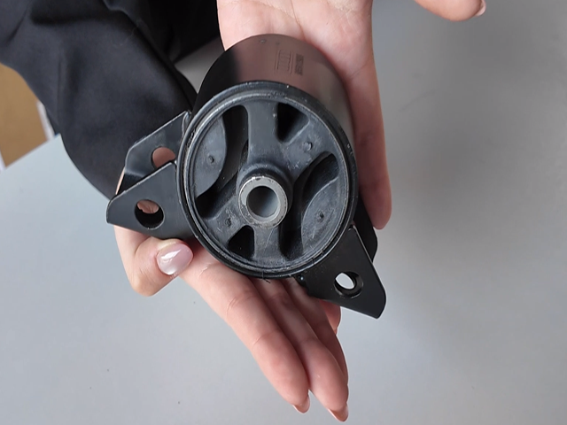 Engine mounting English commentary