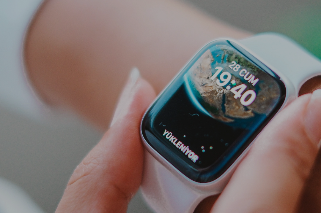 Smart Wearables: What Unresolved Challenges Lie Behind the Hundred-Billion-Dollar Market?