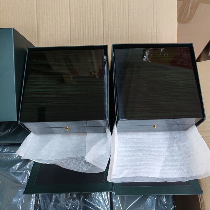 High gloss wood grain green watch storage boxes, wholesale luxury single watch gift boxes with gold hardware.jpg