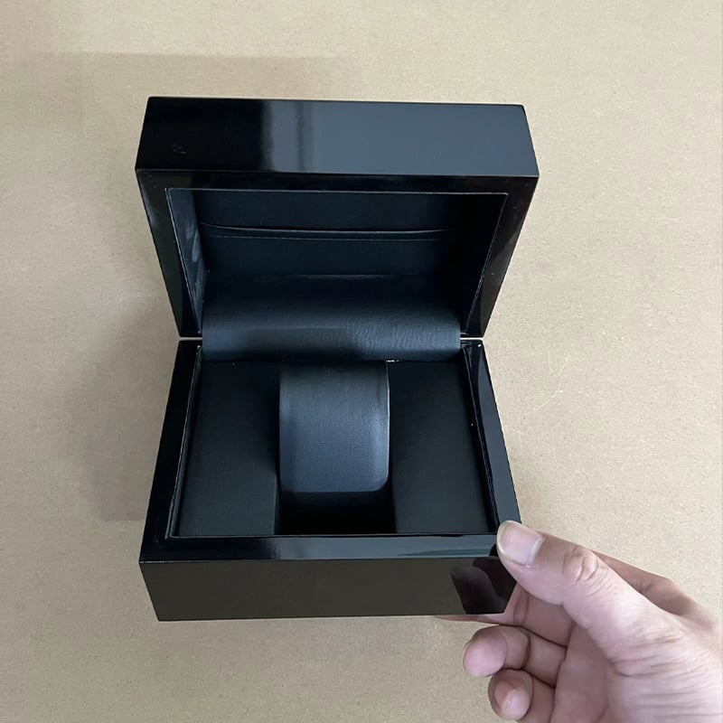 Luxury Single Watch Box Black Glossy Piano Lacquer MDF Watch Storage Case Soft PU Leather Liner Custom Logo Watch Gift Packaging Box For Mechanical Watches