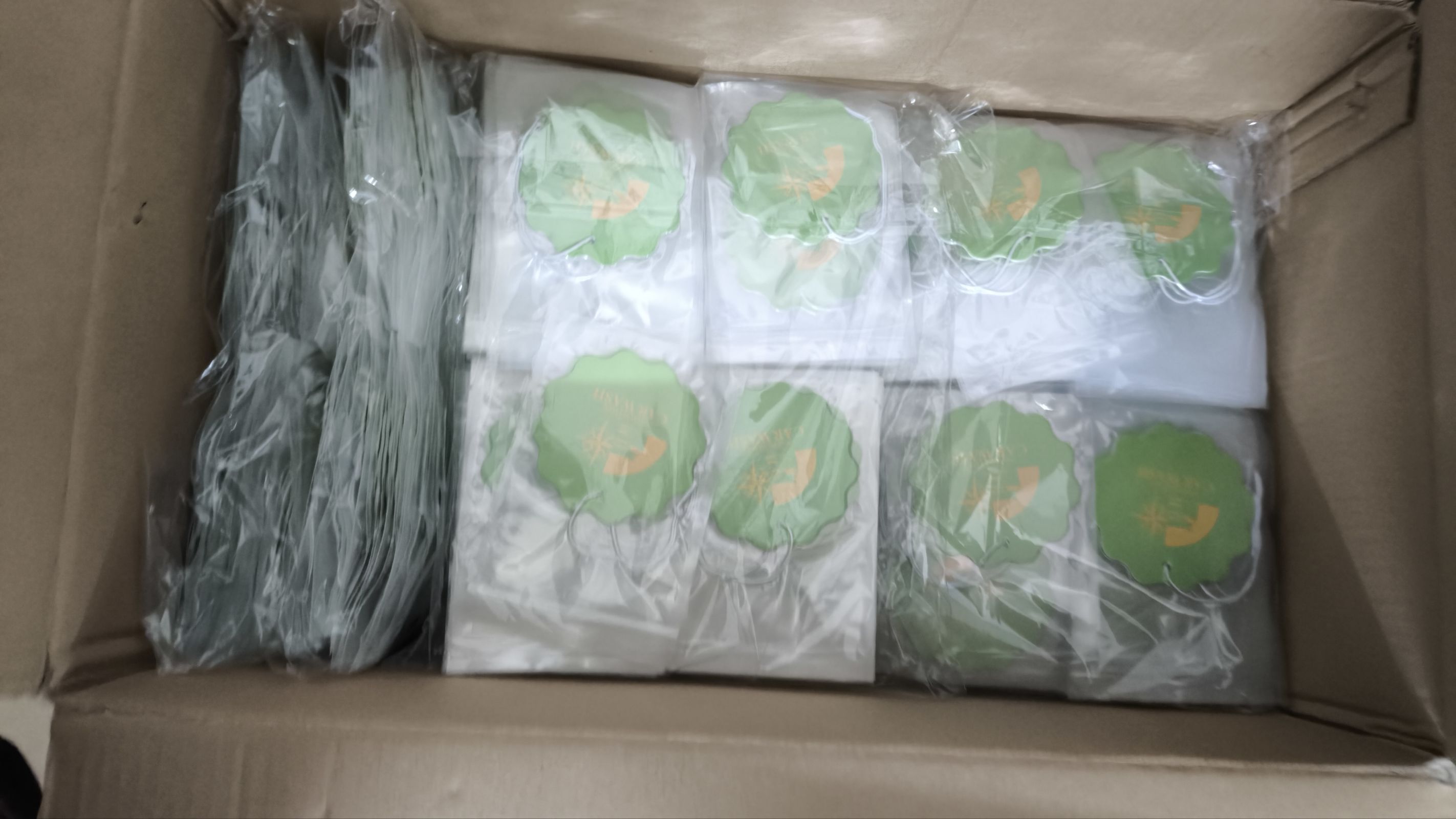 Bulk custom round shape printed car air fresheners packed in export carton, individual sealed OPP bag packaging for wholesale shipment.jpg