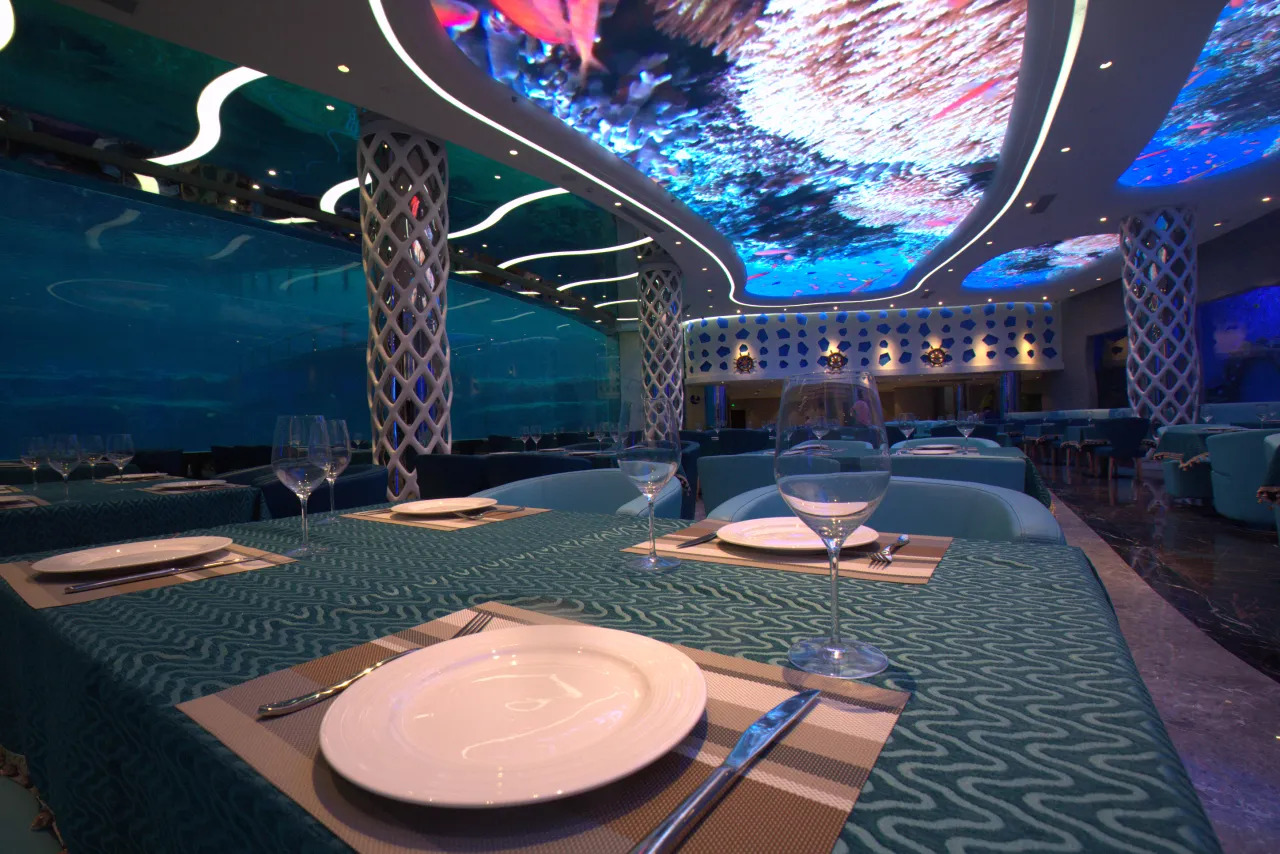 Sanya J'taime Acrylic Underwater Restaurant Aquarium
