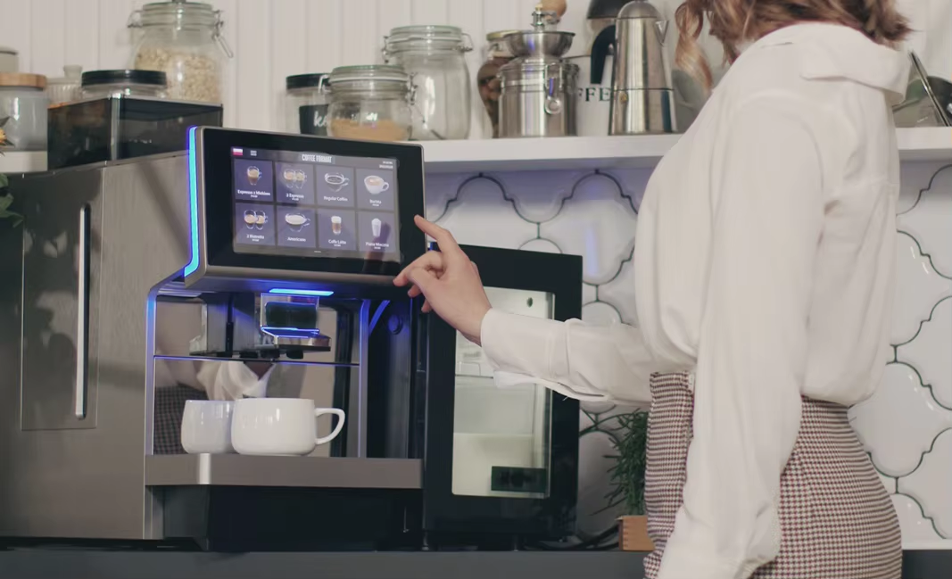 Touch Screen Barista fully Automatic Bean to Cup Commercial espresso Coffee Machine with milk manufacture