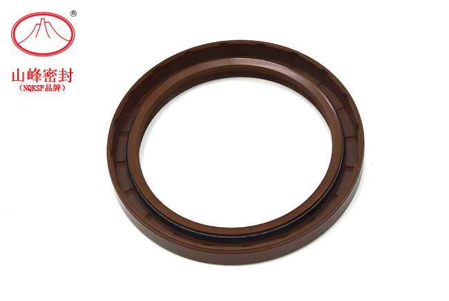 How do Skeleton Oil Seals Maintain Stable Sealing Under ±180 Degree Large Angle Reciprocating Motion in Industrial Robots?