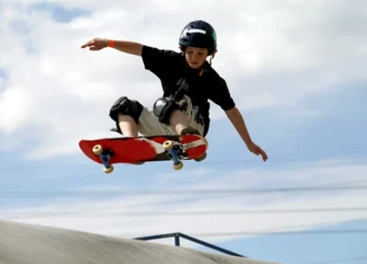 Proč je materiál PU pěna ideální pro kalhoty proti pádům při skateboardingu
