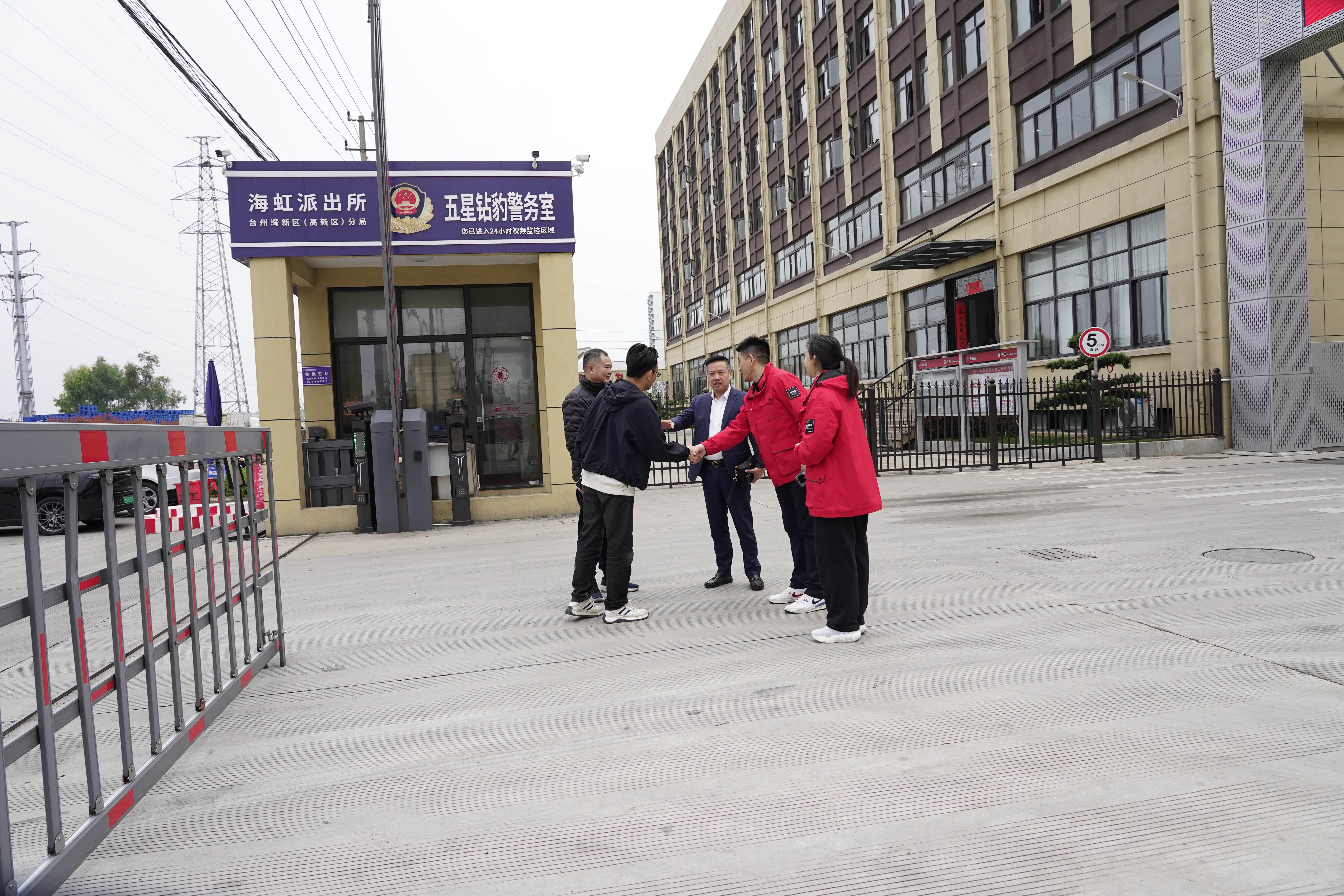 782790ef-d941-45b4-8e98-a346719dac65.jpg