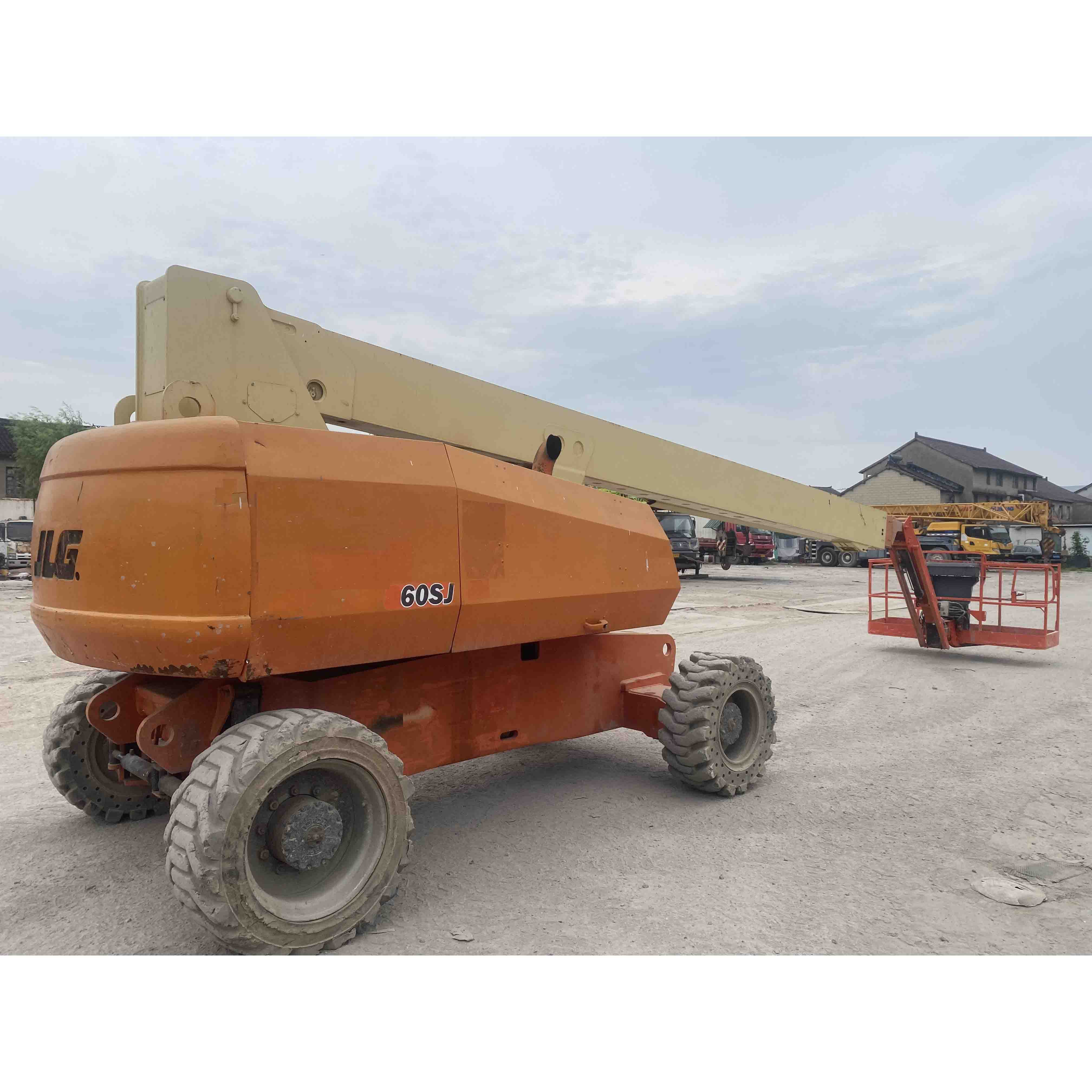 How to Choose Between Tracked and Wheeled Spider Lifts
