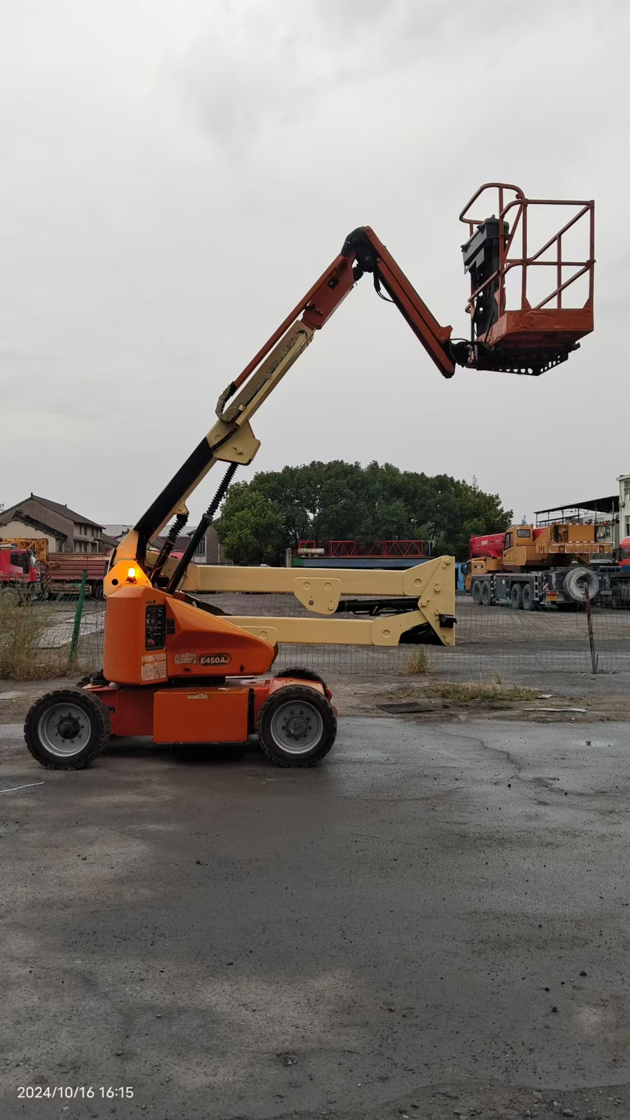 2017 JLG E450AJ-2115 Hebeskærm $19,000 USD