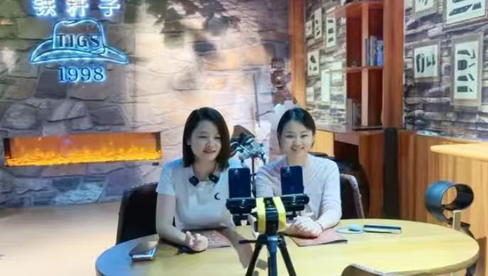 Salute to Craftsmanship and Role Models | Warm Congratulations to Our Web Anchor Gu Ningning on Winning the Title of 
