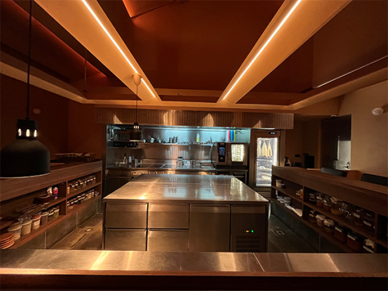How to organize restaurant equipment and supplies?