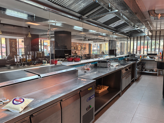 The Role of Extractor Hoods in Commercial Kitchen Safety