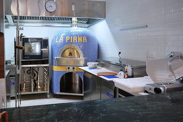 authentic ltalian pizzeria kitchen by SHINELONG.jpg