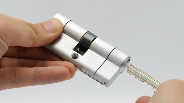 Principle of Lock Core Rotation