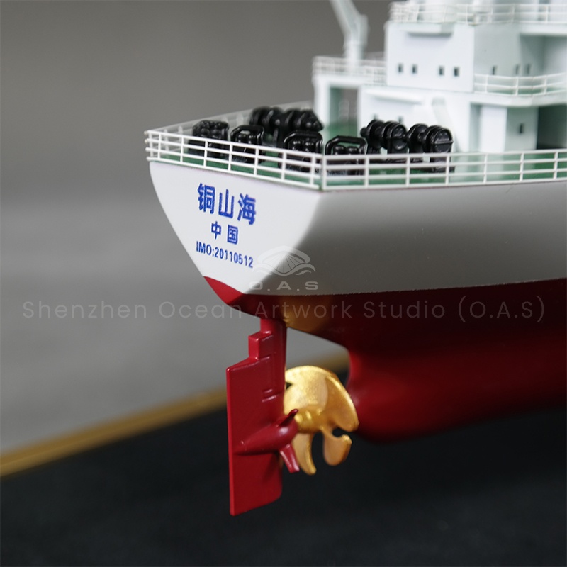 O.A.S produces this five-compartment dry bulk carrier model with its unique five-compartment design, carefully crafted with high-quality materials and fine details, perfectly demonstrating the structural characteristics and transportation efficiency of bulk carriers.Amber@vesselmodel.com Tel:+86 18038048785
