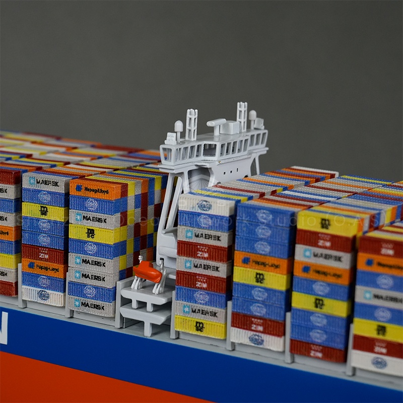 This 65cm container ship model produced by O.A.S can be called a masterpiece of ingenuity. Every detail is accurately restored to the real ship, smooth lines, realistic containers, showing the exquisite technology. As a gift for opening, it carries good expectations for the company, and wishes the company to lead the way in the shipping field with full harvest.Amber@vesselmodel.com Tel: +86 18038048785