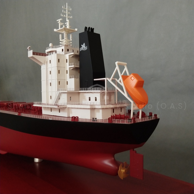 This seven-cabin dry bulk carrier model produced by O.A.S shows the unique charm of dry bulk carriers in fine detail. The smooth lines of the hull, the reasonable layout of the seven cargo holds, the stable structure and the vivid color can make people appreciate the grandeur of Marine transportation, whether it is used as a collection of navigation enthusiasts or for popular science education.Amber@vesselmodel.com Tel:+86 18038048785