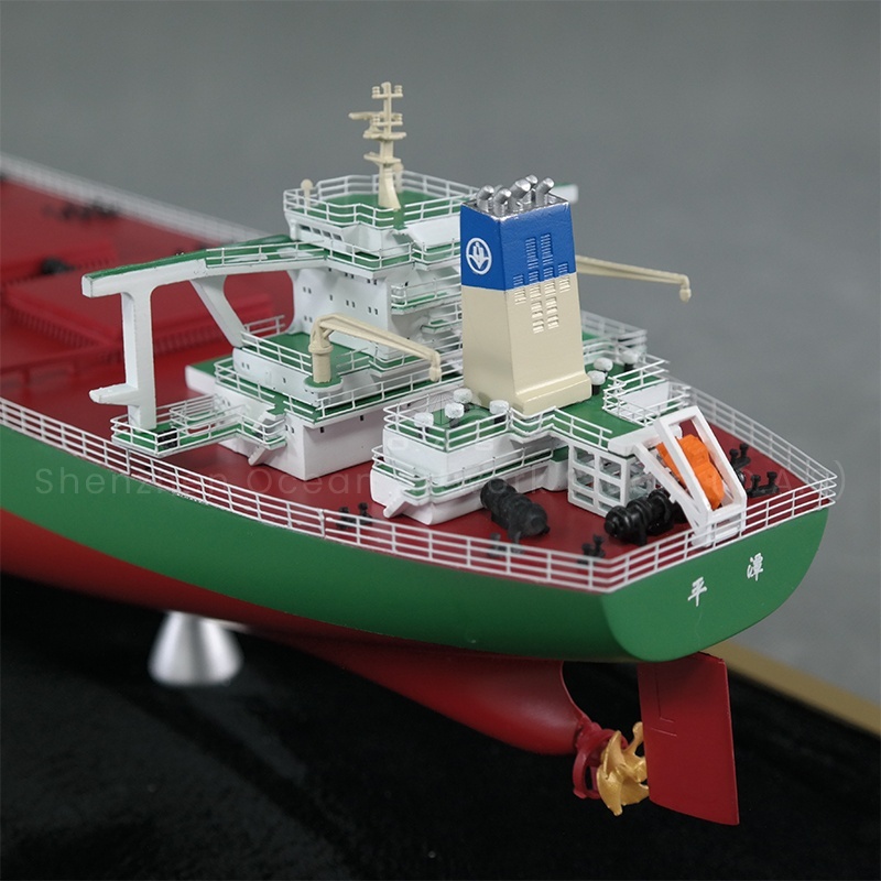 This 65cm 400,000-ton bulk carrier model produced by O.A.S supports mass customization. It is a detailed replica of a real ship, with a large but detailed hull, from the soaring cockpit to the structured cargo hold, which is lifelike. Enterprise batch customization, can be used for display, publicity, etc., highlight the strong strength, meaning in the shipping market such as giant ship piloting, full of goods.Amber@vesselmodel.com Tel: +86 18038048785