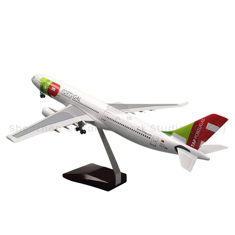【LA】LED ABS Resin Airplane Model Airbus 330 Air Portugal Size 47cm Scale 1:135 with LED Light and Landing Gear