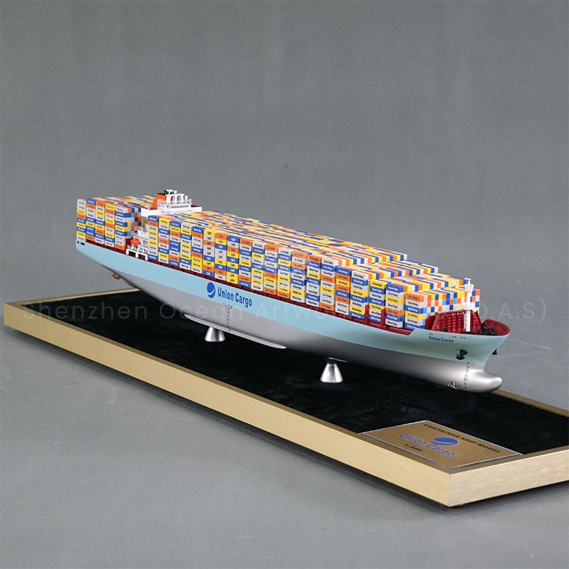 Showcase logistics might with O.A.S.'s 65CM Shipping Container Model, meticulously crafted to mirror KUEHNE+NAGEL's shipping prowess. This impressive replica symbolizes global freight, ideal for enthusiasts or corporate display.vessels.Amber@vesselmodel.com Tel:+86 18038048785 Shipping company container ship model,miniature model container ship,shipping container model,O.A.S container model factory,KUEHNE+NAGEL model