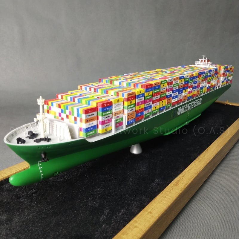 【LAC】O.A.S Factory's 65cm Container Ship Model for Hobby Display Cases Handcrafted Shipping & Logistics Gift Maker